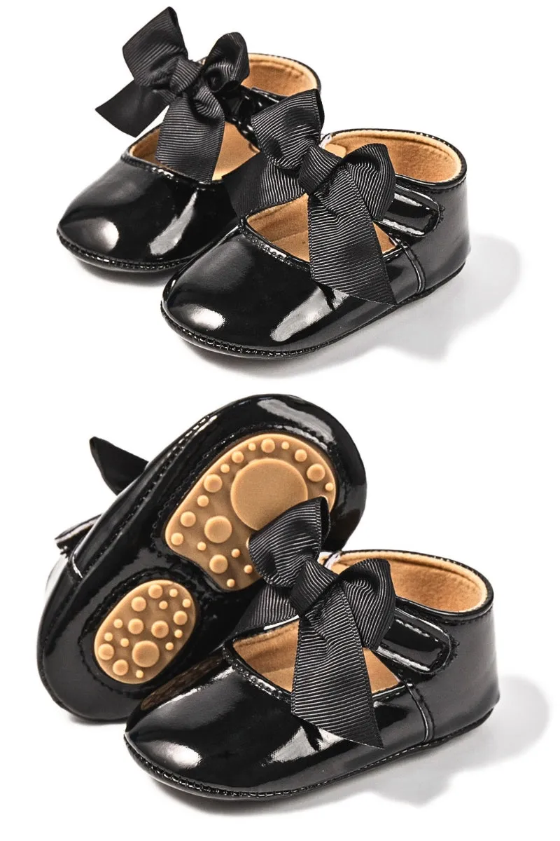Cute black infant shows w/black front bow. HMZ161B